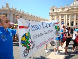 ROMA-ANGELUS DEL PAPA STRISCIONE PASSOLENTO.JPG